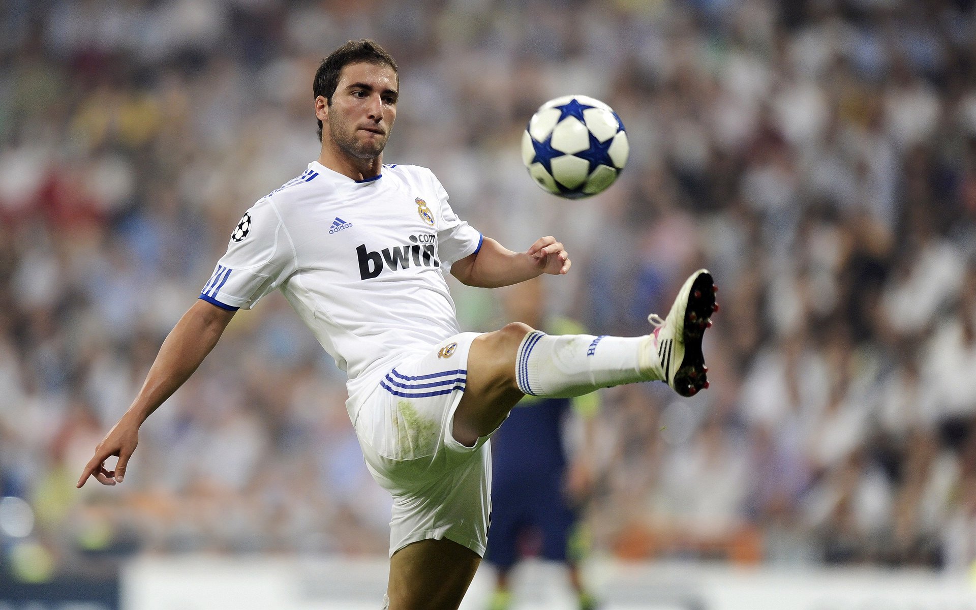 本土球员射门训练强度不足影响终结能力，职业球员射门训练